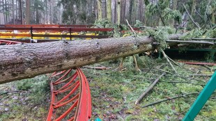 Magic Park Verden Sturm-Schäden an Achterbahn 02