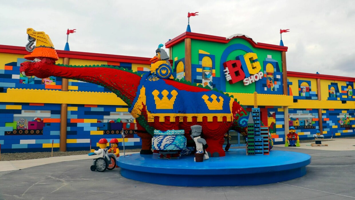 Legoland New York Einblicke Brick Street Dino seitlich