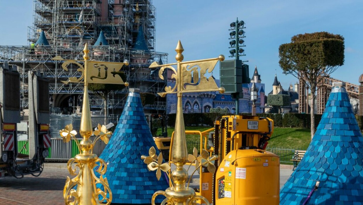 Arbeiten am ikonischen Schloss in Disneyland Paris 01