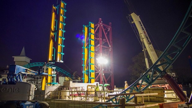 Cobra's Curse - Vertikaler Aufzug Baustelel in Busch Gardens Tampa