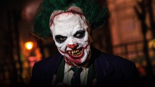 Ein Clown beim Halloween Horror Fest.