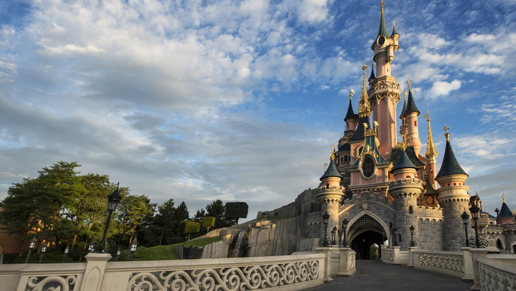 Disneyland Paris Schloss ohne Besucher
