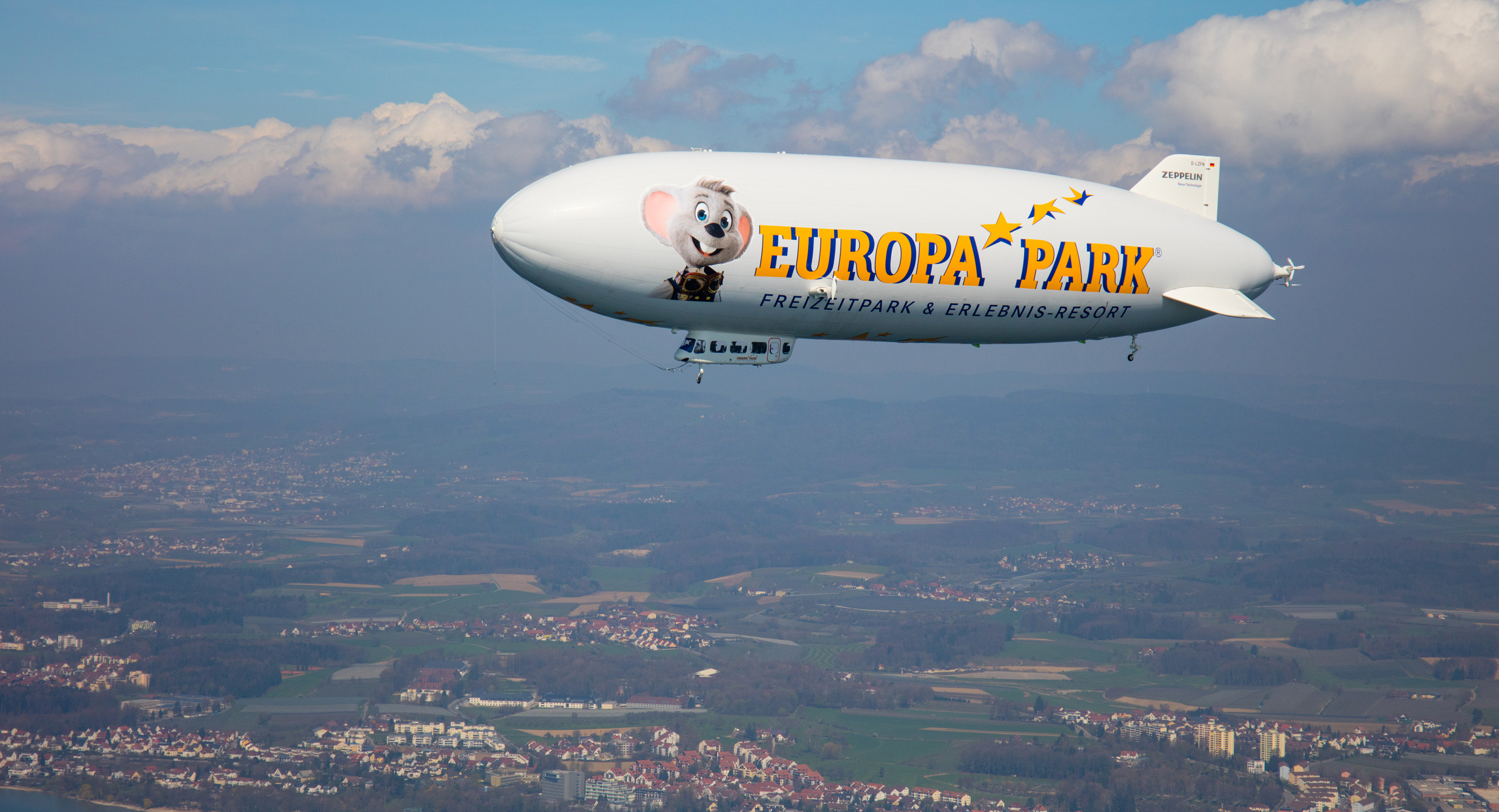 Europa-Park-Zeppelin über dem Bodensee
