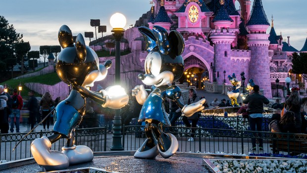 Disneyland Paris 2017 - Deko mit Micky und Minnie vor dem Dornröschenschloss