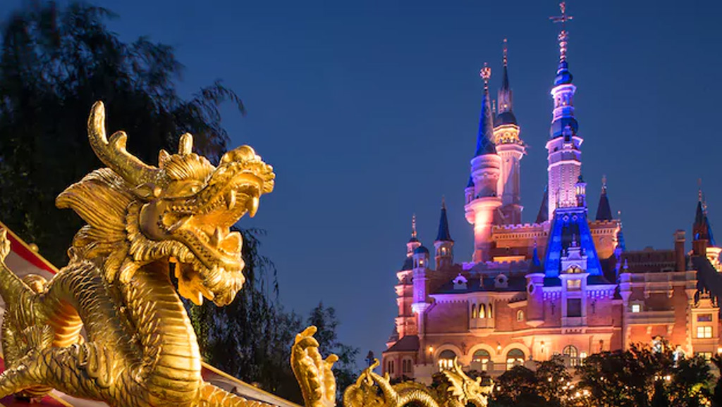 Disneyland Shanghai Castle Dragon