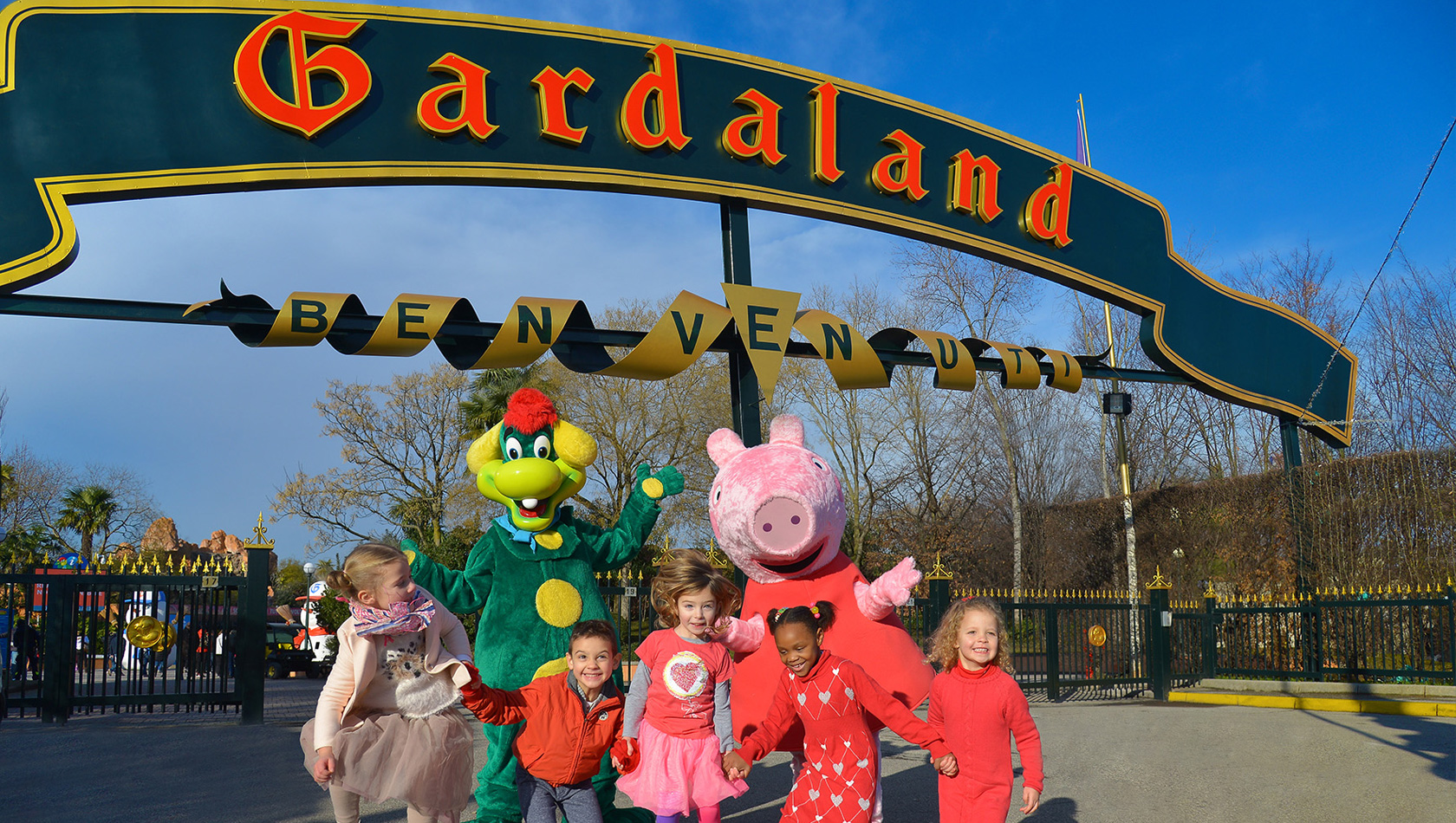 Eingang Gardaland: Peppa Pig begrüßt die kleinen Gäste