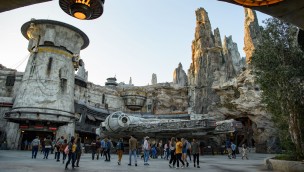 Star Wars: Galaxy's Edge Millennium Falcon: Smuggler's Run mit Besuchern