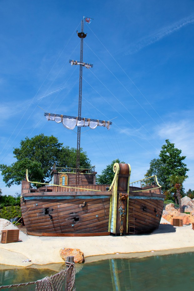 Toverland Piratenschiff Port Laguna Bühne Wasserbecken