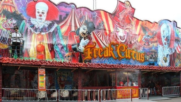 Geisterbahn Freak Circus (Kirmes/Walibi Holland Halloween)