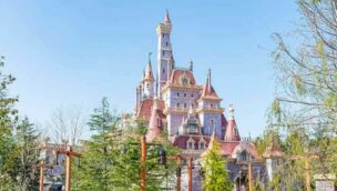 Tokyo Disneyland Beauty and the Beast Schloss