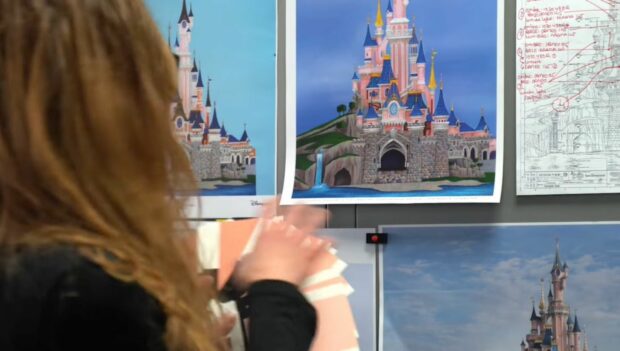 Schloss mit Glaskuppel NEU Disneyland Paris Figurine Disney 