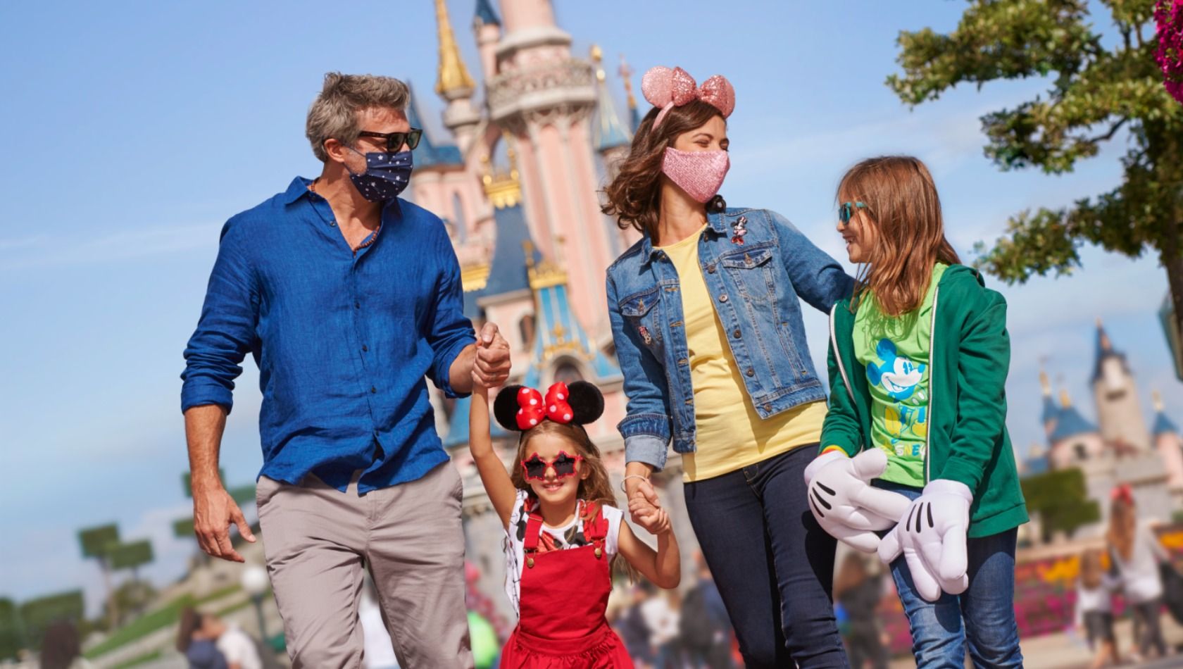 Disneyland Paris Familie mit Masken
