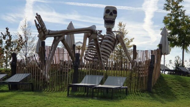 Rulantica Halloween Dekoration Skelett