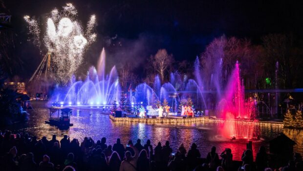Europa-Park Winterzauber Ed & Eddas Winterzauber Show Feuerwerk