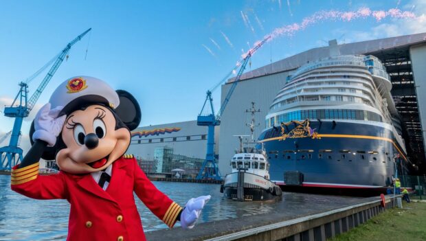 Disney Cruise Schif Meyer Werft ausdocken Kapitän Minnie