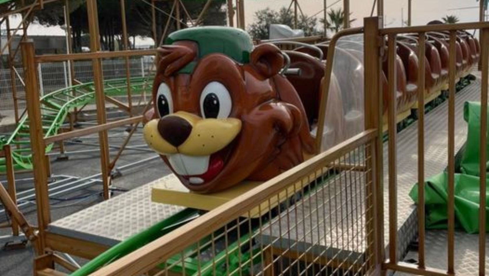Die Achterbahn Roller Castor im französischen Freizeitpark Parc Babyland