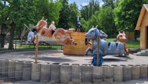 Die Attraktion Ziegenhüpfer im Freizeitpark Löchmühle