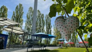 Ein zum Muttertag 2022 verstecktes Herz im Ravensburger Spieleland