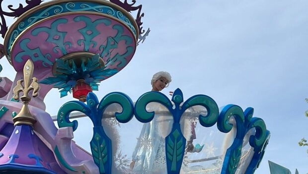 Bild von "Disney Stars on Parade" mit der Eiskönigin Elsa