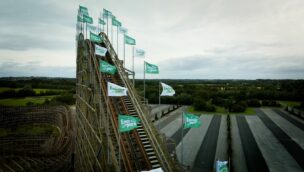 Die Holzachterbahn Cú Chulainn im irischen Emerald Park
