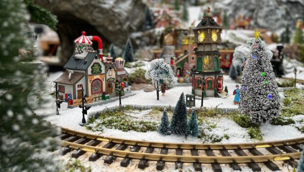 Bild der Miniatur-Weihnachtswelt im Holland-Park