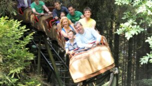 Die Achterbahn Treetops im Oakwood Theme Park