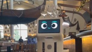 Roboter-Kellner im Restaurant 