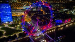 Das Riesenrad London Eye bei Nacht
