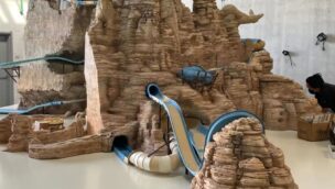 Das Modell zeigt den Wasserpark von Six Flags Qiddiya mit Rutschen