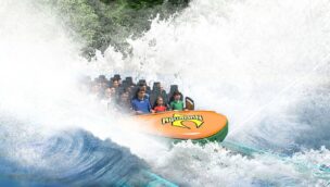 Konzept des Zugs von Aquaman Power Wave in Six Flags Over Texas