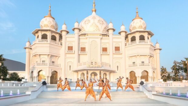 Bollywood Parks Raj Mahal Theater